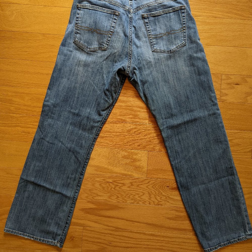 Luck Brand 181 Relaxed Straight Jeans.  Size 33/32